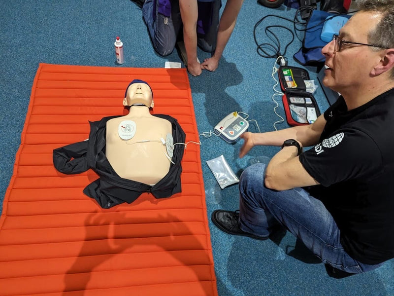 Laden Sie das Bild in Galerie -Viewer, PADI Emergency First Response (EFR)