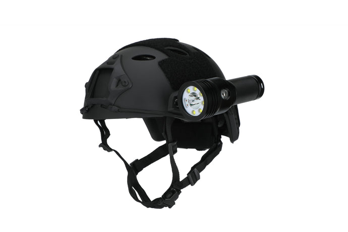 Helm mit Licht- oder Gopro Halterung
