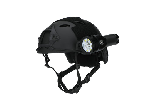 Helm mit Licht- oder Gopro Halterung
